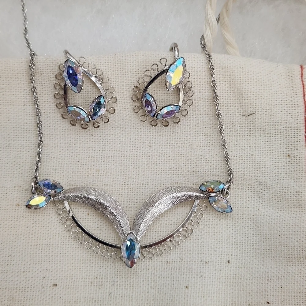 STAR ART Jewelry Set Jewels by Helene Designer Necklace & Screw Back Earrings